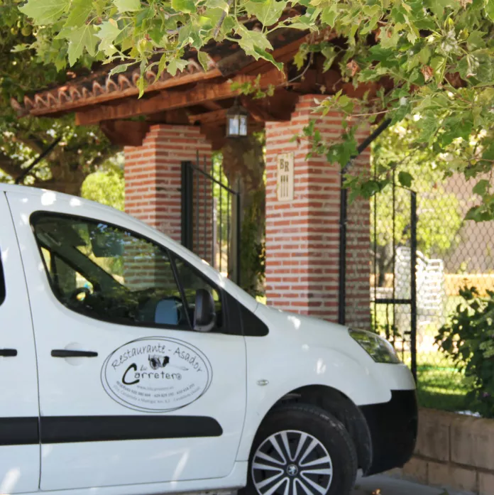 Restaurante Los Carretero, parking propio, zona de aparcamiento para autos y autobuses