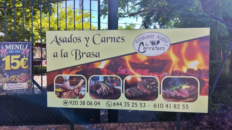 Menú diario, excepto fines de semana y festivos. Carnes a la brasa todos los días.