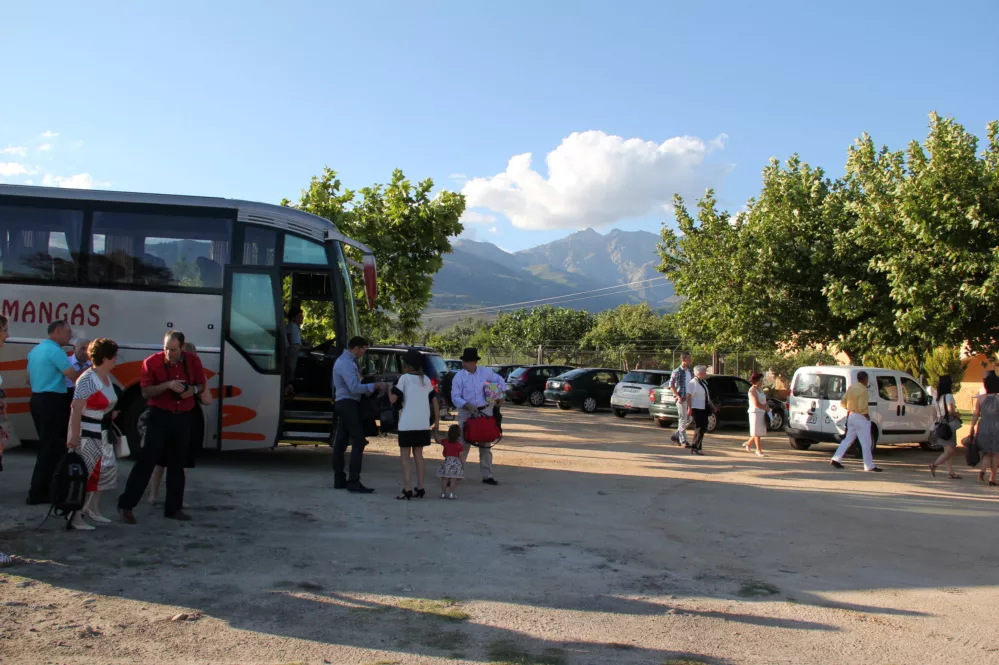 Restaurante Los Carretero, parking propio, zona de aparcamiento para autos y autobuses