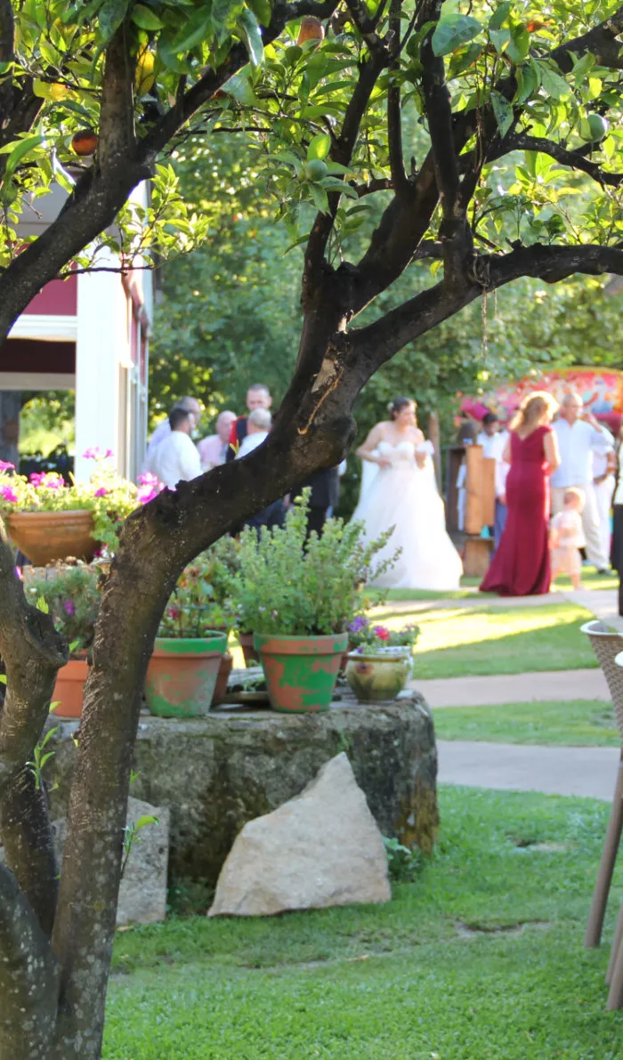 Restaurante Los Carretero, terraza, zona ajardinada y parque infantil